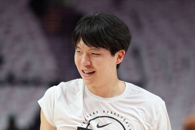 明日战湖人!开拓者官方:从发展联盟召回杨瀚森